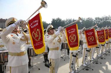 【探访阅兵集训点】90后大学女教师当领队：父亲鼓励我要坚持