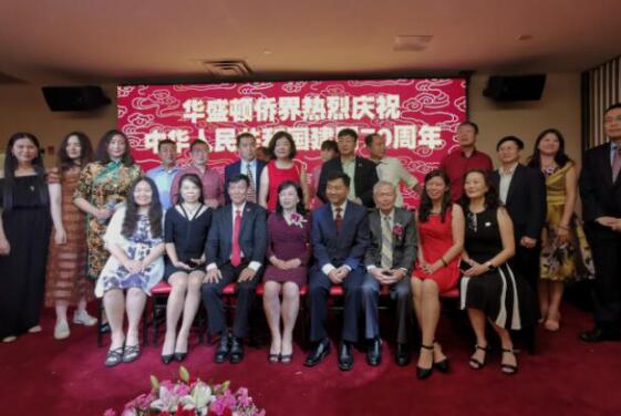 在美华侨欢庆新中国70华诞：祖国强大永远是海外