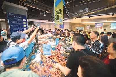 今天，我们去哪儿买好吃的？