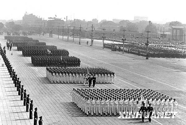 回顾新中国14次国庆阅兵，每个瞬间都是国人记忆中的经典