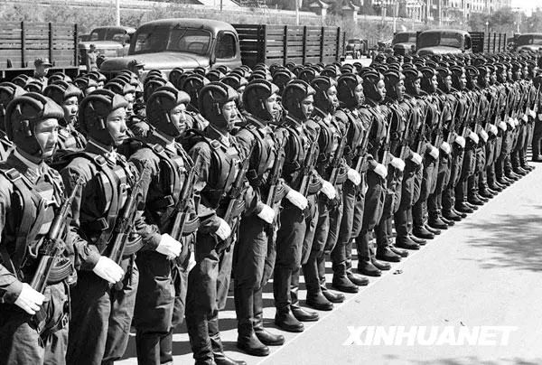 回顾新中国14次国庆阅兵，每个瞬间都是国人记忆中的经典