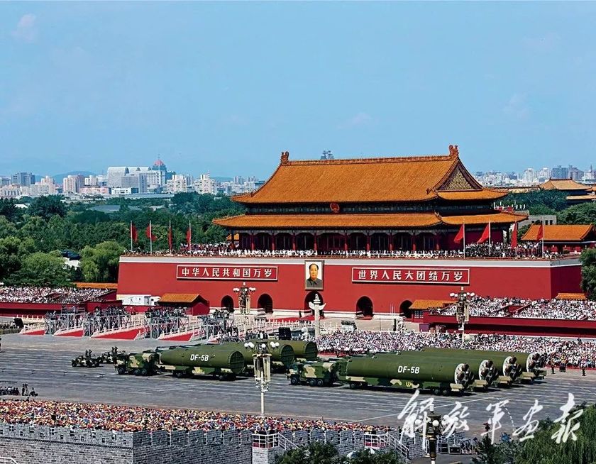 回顾新中国14次国庆阅兵,每个瞬间都是国人记忆中的经典