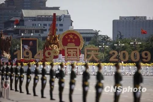 回顾新中国14次国庆阅兵,每个瞬间都是国人记忆中的经典