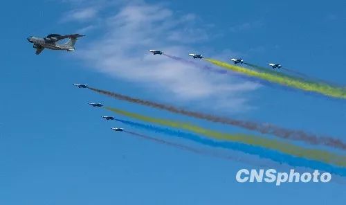 回顾新中国14次国庆阅兵,每个瞬间都是国人记忆中的经典