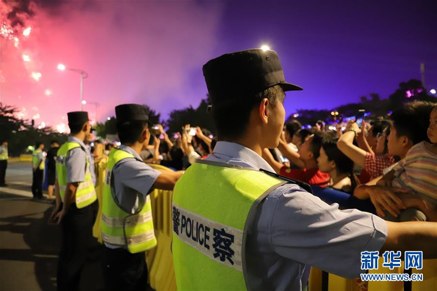 (图文互动)(4)为保一方平安 民警的国庆一天是这样度过的