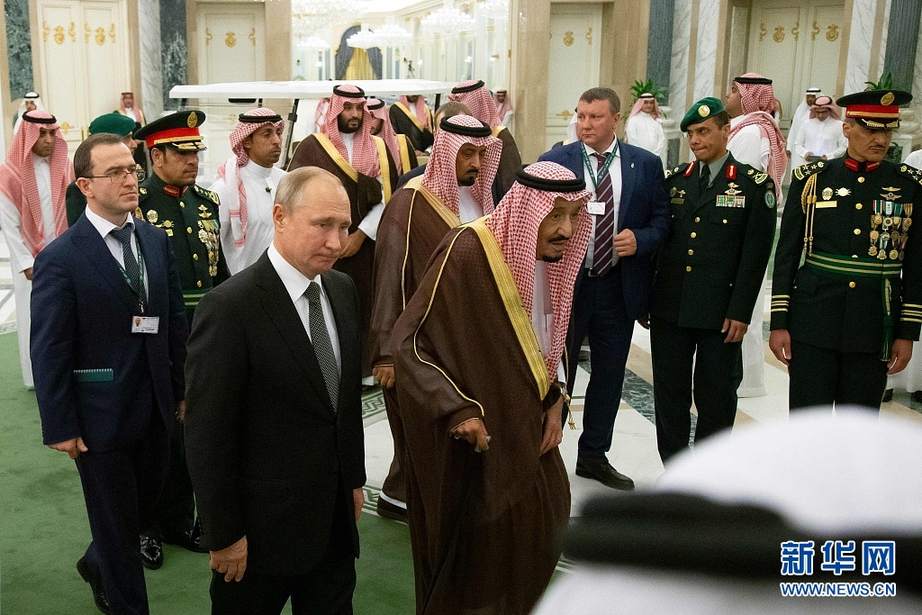 海外网评：中东博弈“美退俄进”？