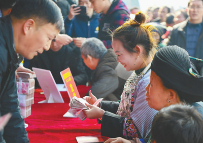 海外网评：应对减贫这个世界难题，中国贡献“史无前例”