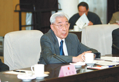 丁石孙同志生平