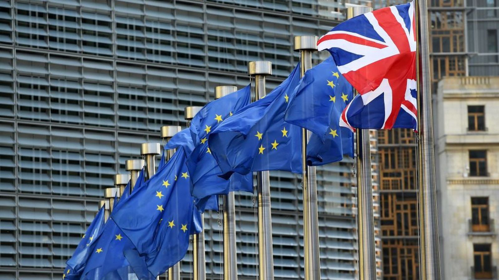 skynews-brexit-uk-flag-eu-flag_4801020.jpg