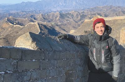 讲述亲历故事 见证辉煌历程（风从东方来——国际人士谈中国70年发展成就）