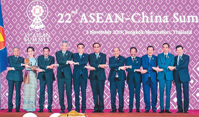 李克强出席中国－东盟领导人会议