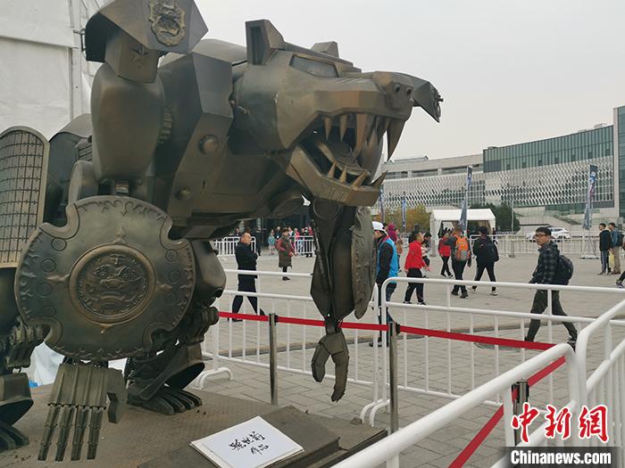2019中国科幻大会上展出的孙世前制作的“生肖金刚”作品。<a target='_blank' href='http://www.chinanews.com/' >中新网</a>记者 宋宇晟 摄 2019中国科幻大会上展出的孙世前制作的“生肖金刚”作品。<a target='_blank' href='http://www.chinanews.com/' >中新网</a>记者 宋宇晟 摄
