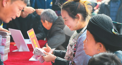  十八洞村：穷，就从根上拔