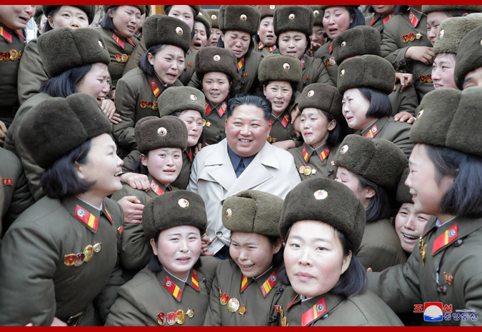 海外网：金正恩视察西部前线部队 现场下达海岸炮射击指示