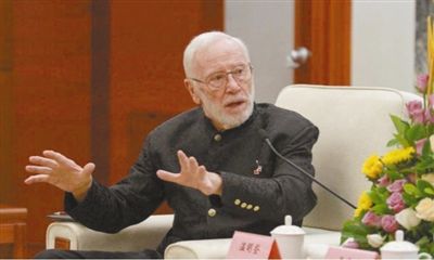 讲述亲历故事 见证辉煌历程