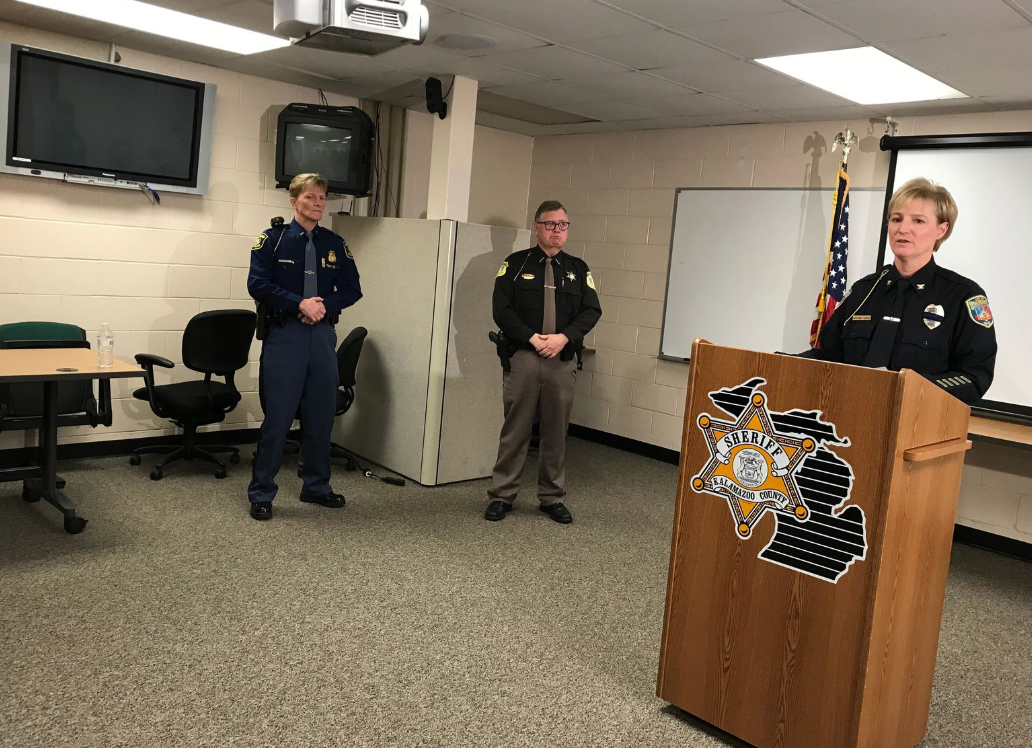 美国密歇根发生人质劫持案：1名人质被打死 3名警察受伤