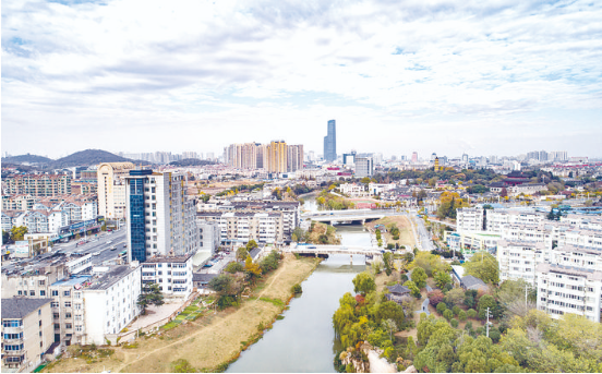 镇江市区古运河. 谢道韫 摄