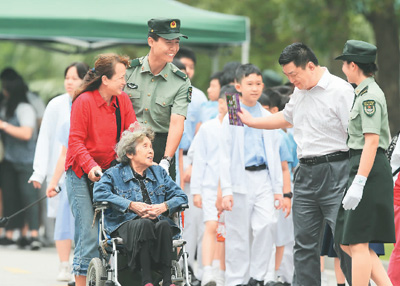 威武文明的“莲花卫士”（莲花盛开·真情二十）