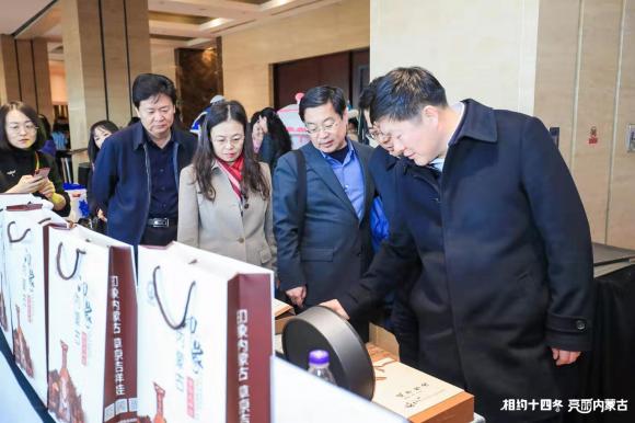 内蒙古自治区党委宣传部副部长,文化和旅游厅党组书记,厅长贺志亮