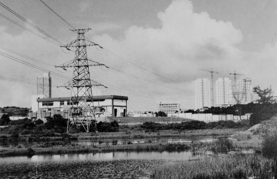  ▲上世纪80年代，珠海输入澳门奥贝变电站110千伏架空线路。