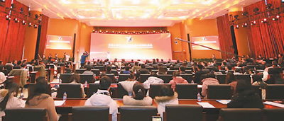 小镜头里的大世界