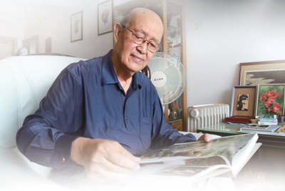 曾孝濂 把花草画进书本里