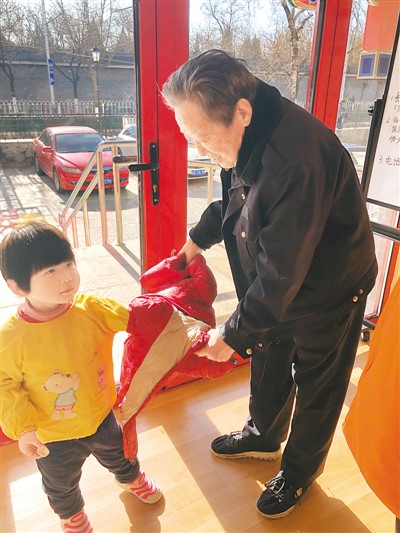 冬天晒暖，不用待门洞了