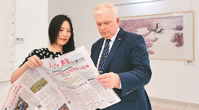 “朋友们，多到中国看一看！”