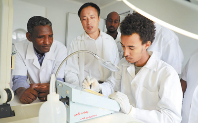 “在合作中我们看到光明未来”