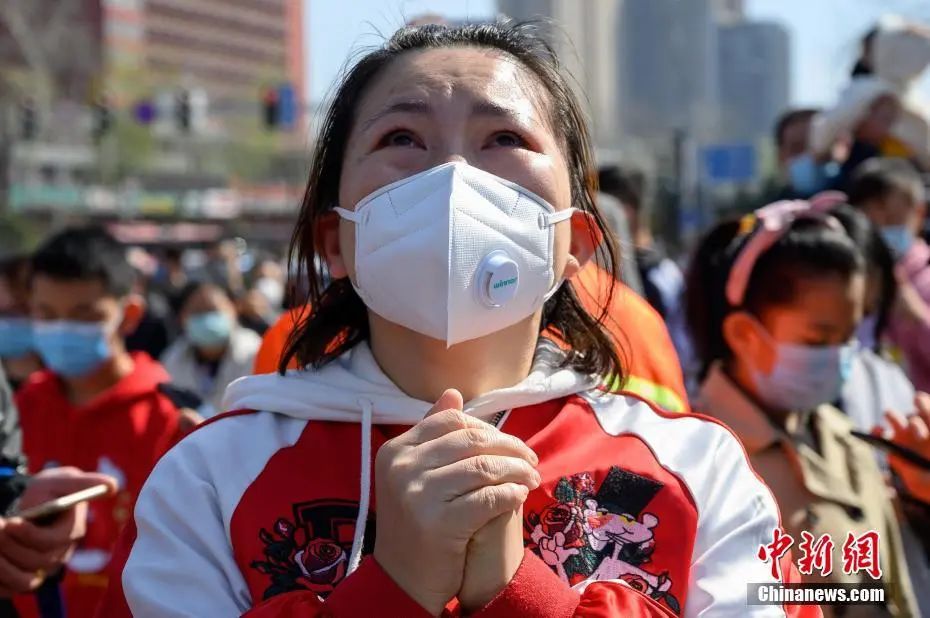 这一刻,全中国默哀三分钟!