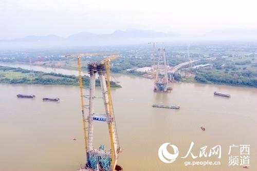 大桥施工现场。陈铭炜摄