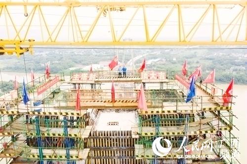 大桥施工现场。陈铭炜摄
