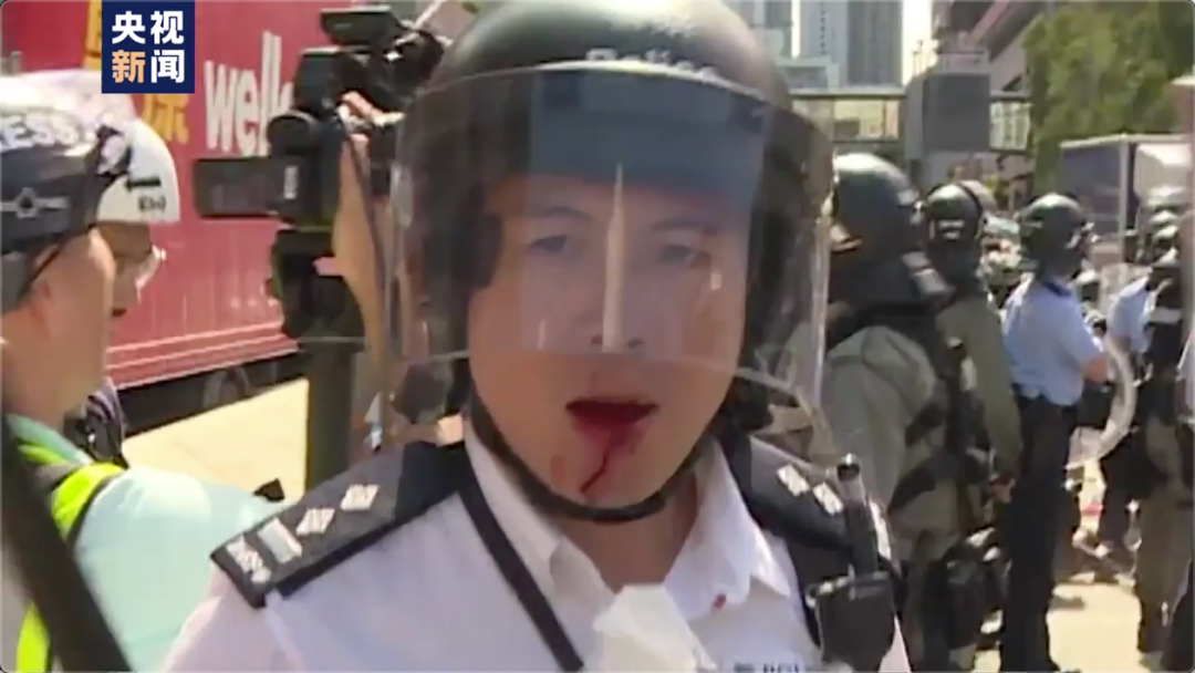 出入险境忍辱负重，他们是香港阿Sir！
