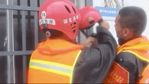 满眼崇拜↗                  满脸疼爱↗