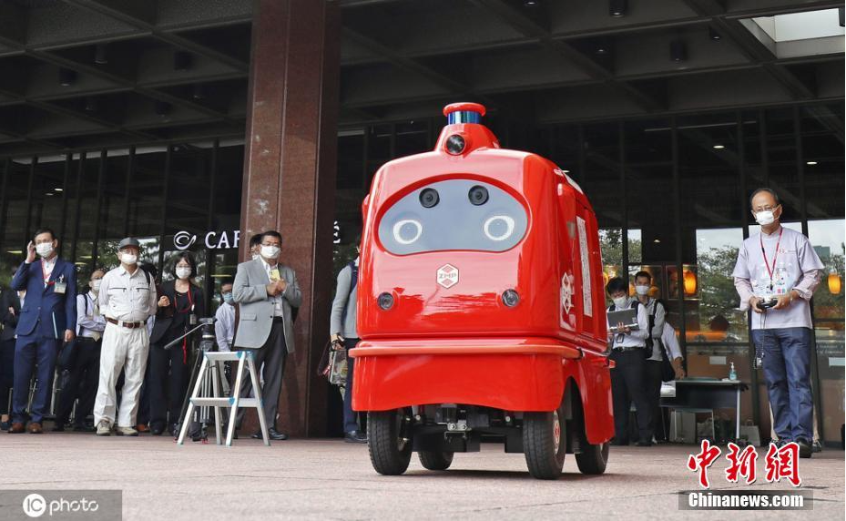 日本“邮差”机器人首次上路测试 预计2021年推广使用