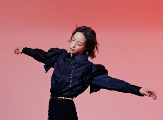 张钧宁封面大片显雅酷