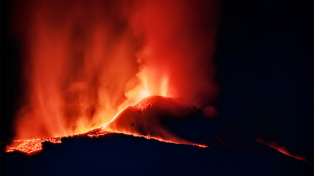 埃特纳火山持续喷发