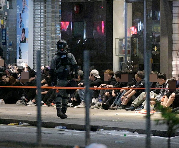 2020第一天，暴徒打砸烧还举