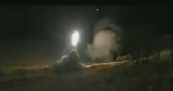 实拍！伊朗袭击美军基地前 在地下组装导弹画面