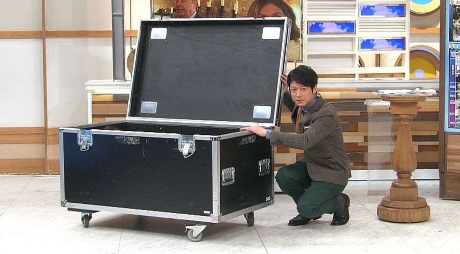 65岁戈恩用4种语言开3小时记者会：手舞足蹈 不时擦汗(图)