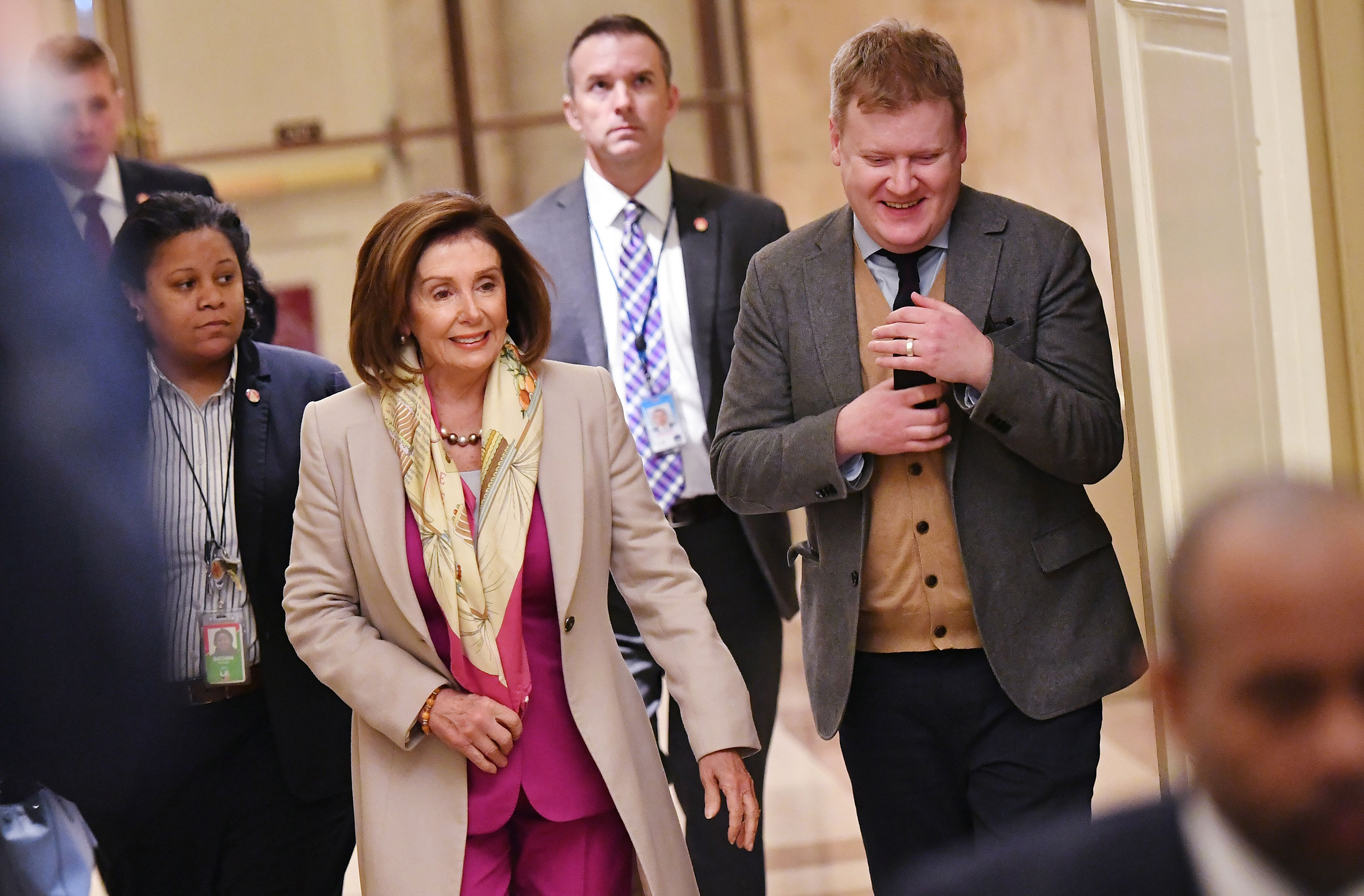 美民主党参议员们等急了：快让佩洛西把弹劾条