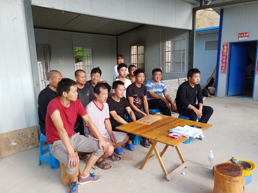对一线作业人员进行宣传教育3_副本.png