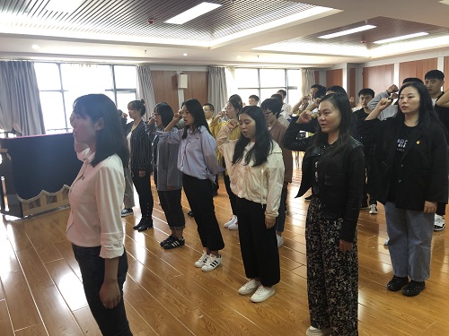 机械化分公司团总支联合桥梁分公司团总支开展“国旗下的演讲”主题团日活动 (2).JPG