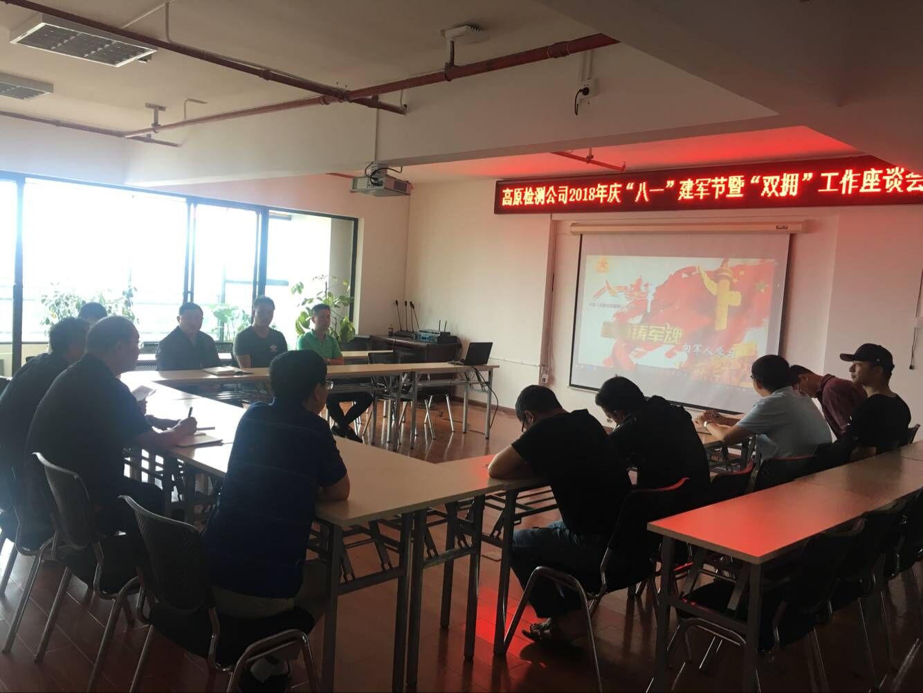 庆“八•一”建军节暨“双拥”工作座谈会1.jpg