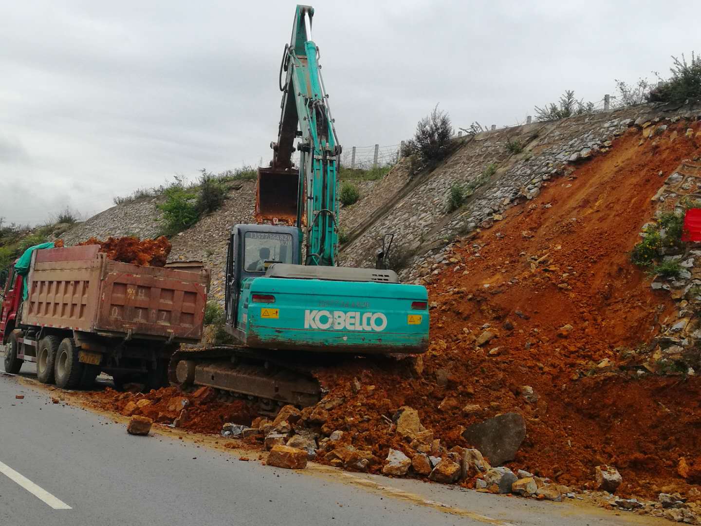 致敬云岭养路人1.jpg