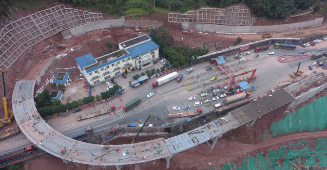 取消水富主线收费站及增设水富立交匝道收费站改扩建工程桥梁梁体全部吊装完成.png