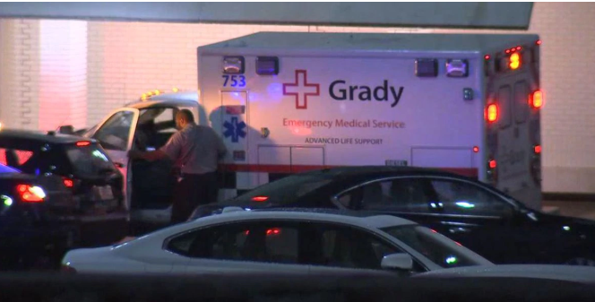 实拍！美国商场突发枪击案：顾客疯狂逃跑 多人