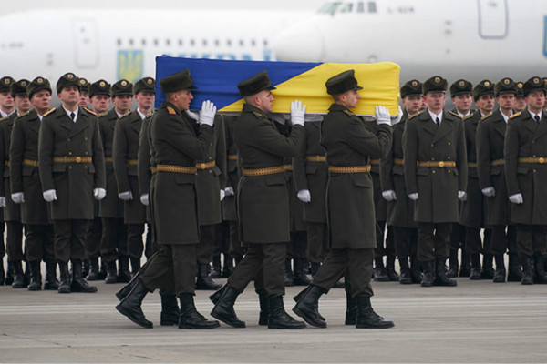 Ukraine-Plane-crash-bodies-main1-750_meitu_1.jpg