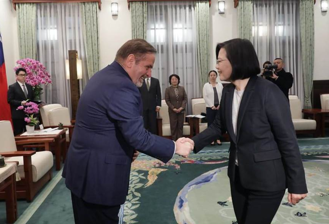 港台腔：借疫情搞“台独”？不如多备些口罩