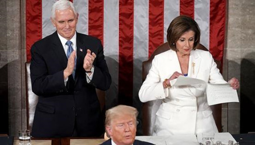 海外网评：佩洛西手撕国情咨文，“直播”美国